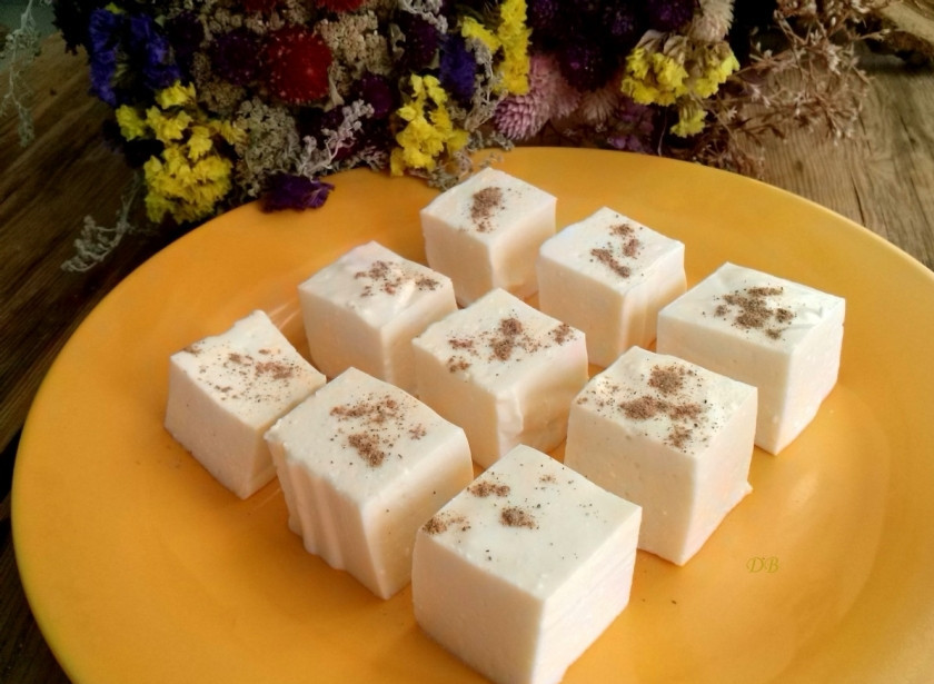 1. Этап. Зефир по Дюкану: Нарежьте кубиками, по желанию посыпьте корицей или какао-порошком. Приятного аппетита!