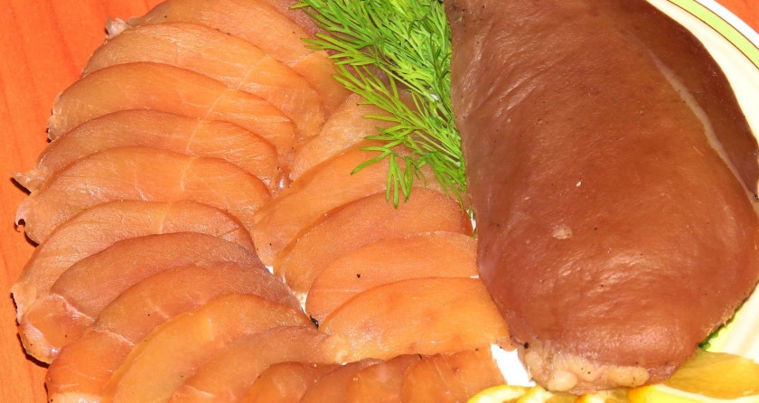 1. Этап. Балык из грудки индейки: Готовый балык можно нарезать и подавать к столу. Можно использовать его вместо колбасы на бутерброды. Приятного аппетита!