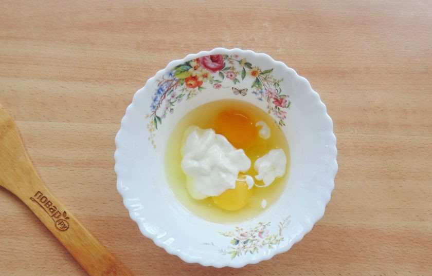 1. Этап. Цветная капуста с фетой: Добавьте сметану.