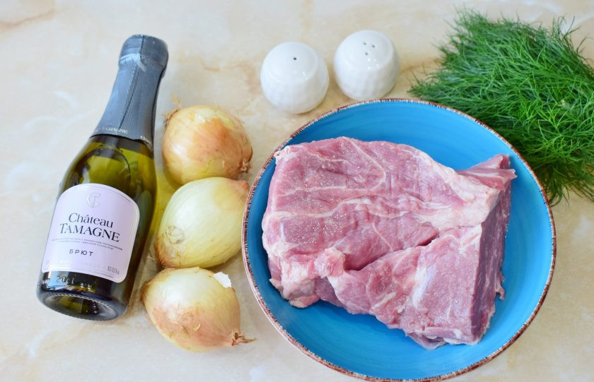 1. Этап. Шашлык в шампанском: Для приготовления шашлыка подготовьте все необходимые ингредиенты.