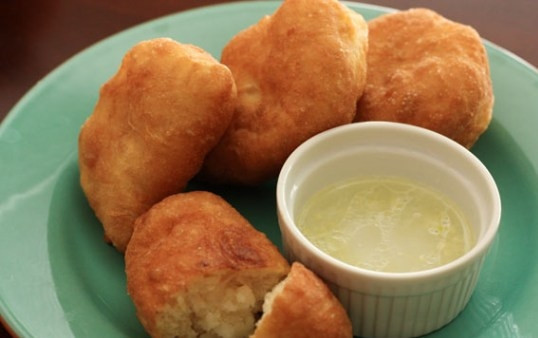 1. Этап. Начинка из картошки для пирожков: 6. Обжарьте пирожки в большом количестве растительного масла, затем подавайте их к столу.