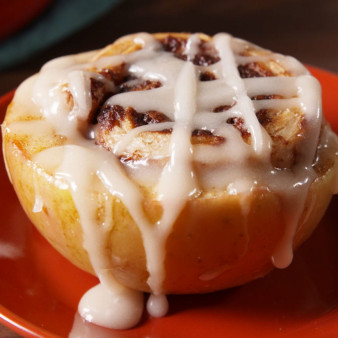 Cinnamon Roll-Stuffed Apples