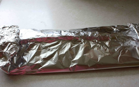 1. Этап. Семга на костре в фольге: 5. Вот практически и весь простой рецепт семги на костре в фольге. Осталось только отправить рыбку на решетку и запекать до готовности. Чем крупнее кусочек, тем больше времени понадобится для приготовления.