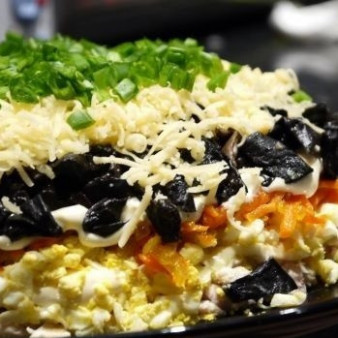 Салат с грибами, курицей