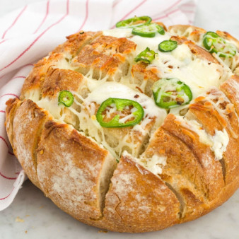 Jalapeño Popper Pull-Apart Bread