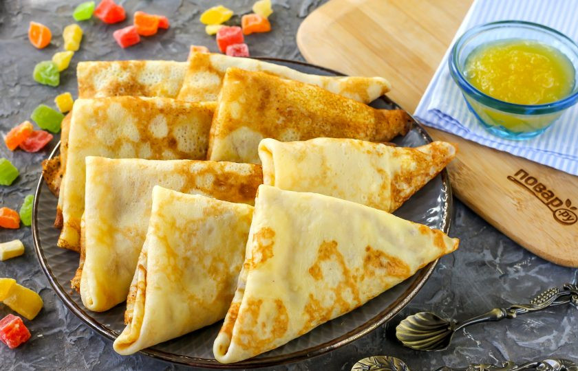 1. Этап. Блины треугольником с начинкой: Подайте блинчики к столу с чаем или кофе.