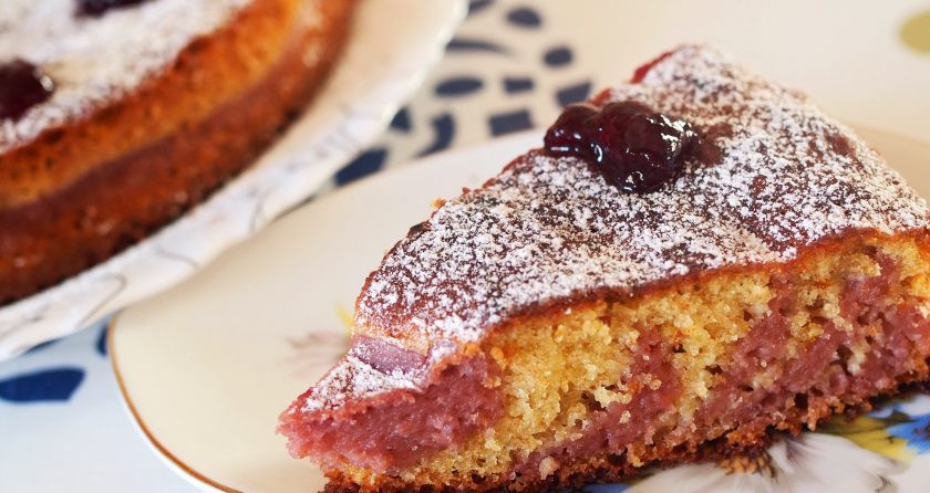 1. Этап. Малиновая «Зебра»: Разрежьте малиновую 