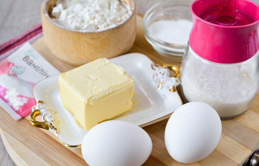 1. Этап. Кекс без разрыхлителя: Подготовьте ингредиенты.