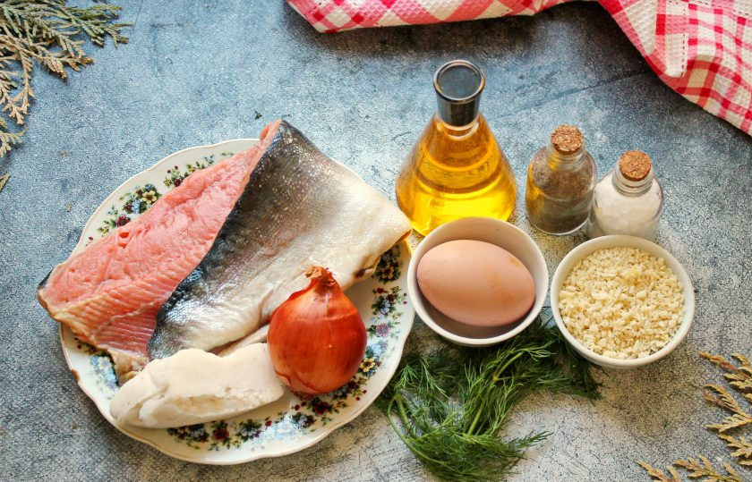 1. Этап. Котлеты из горбуши: Подготовьте все необходимые ингредиенты для приготовления котлет из горбуши.