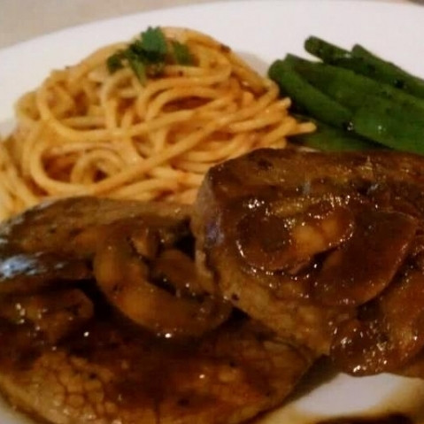 1. Этап. Медальон из говядины: Медальоны из говядины готовы. Подавать горячими. Приятного аппетита!