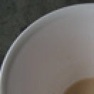 1. Этап. Сырные булочки Эмменталь: В большой миске растворить дрожжи в 1/4 стакана холодной воды. Дайте постоять в течение 5 минут.