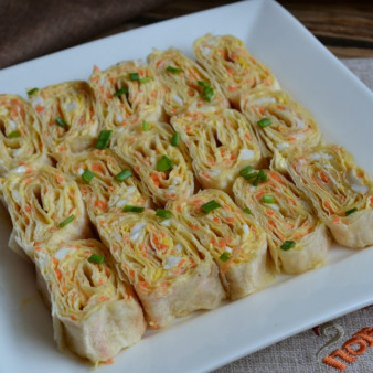 Рулетики из лаваша с корейской морковкой
