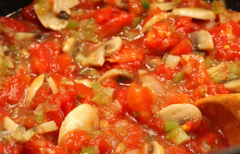 1. Этап. Томатно-мясной соус: Все хорошенько перемешиваем.