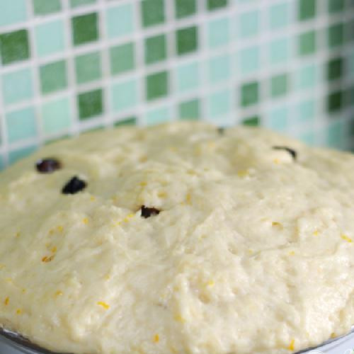 1. Этап. Кулич в формочках: Пусть тесто увеличится в объеме в несколько раз.