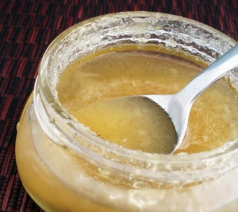 1. Этап. Варенье из груши дюшес: Переливаем варенье в банки, закатываем или закрываем крышкой и оставляем на хранение в комнатной температуре в течение одного дня. После этого варенье можно подавать к столу.