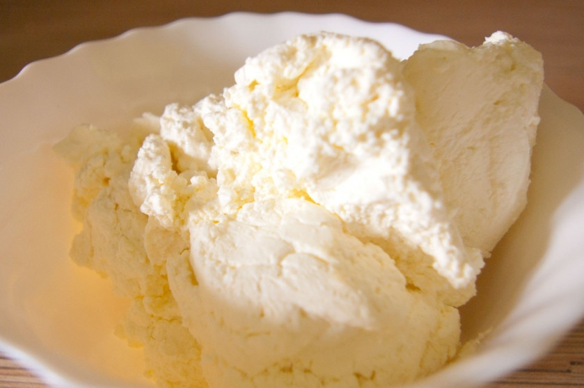 1. Этап. Сливочно-творожный мусс: 1. Для этого мусса можно брать творог любой жирности, но я рекомендую 0% или максимум 5%, поскольку в него добавляется сметана и он получается достаточно жирным.