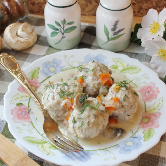 Гречаники с грибным соусом