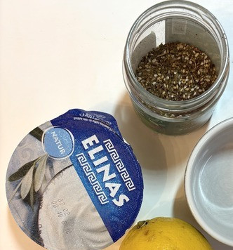 1. Этап. Суп-пюре из цветной капусты: Для подачи приготовить греческий йогурт (или сметану), лимон и приправу Затар. На сайте есть рецепты такой приправы, у меня готовая.