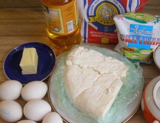 1. Этап. Творожные шарики, жареные в масле: Подготовьте ингредиенты.