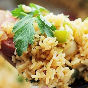 Рис с сосиской