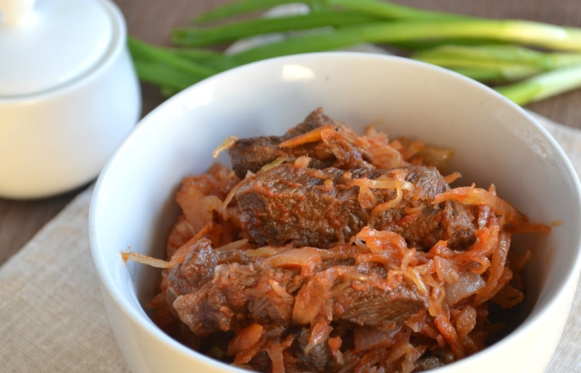 1. Этап. Тушеная квашеная капуста в мультиварке: 8. Готовая тушеная квашенная капуста в мультиварке получится очень вкусной и ароматной. Приятного аппетита!