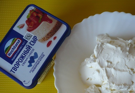 1. Этап. Творожный десерт: Теперь приготовим творожную массу. Для ее приготовления я использовала творожный сыр ТМ 