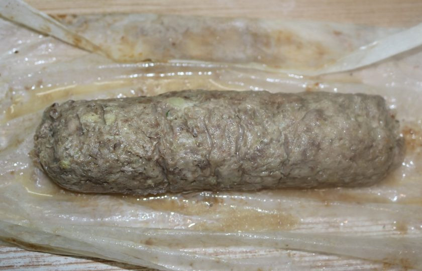 1. Этап. Мясной рулет с ананасами: Затем разверните рулет, включите верхний режим.