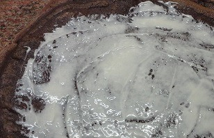 1. Этап. Ванильные блины с шоколадной начинкой: Шоколад растопить на водяной бане. Белым смазать темные блины,