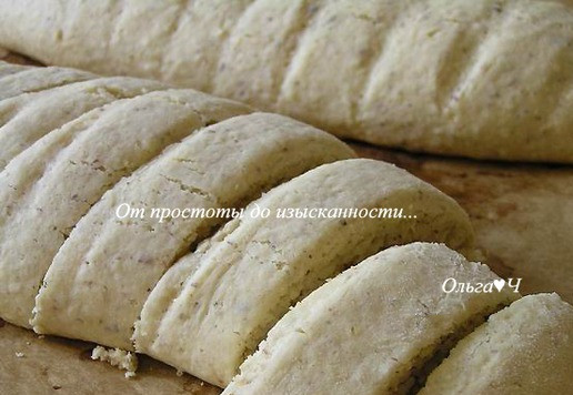 1. Этап. Кантуччини с миндалем: Выпекайте батоны при 180*С 20 минут. Затем достаньте из духовки и нарежьте на порционные кусочки.