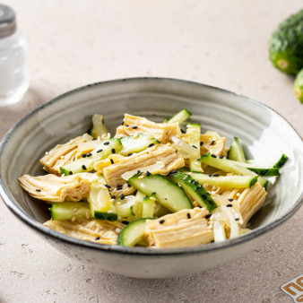 Салат из соевой спаржи с огурцом