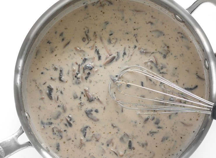 1. Этап. Фетучини со сливочно-грибным соусом: 8. Перемешайте хорошенько и посолите по вкусу.