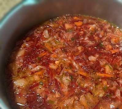 1. Этап. Бордовые щи: Ничего добавлять больше не стал. Знаете, получилось замечательно. И вкус борщовый образовался – насыщенный такой, кстати. И цвет. И аромат.