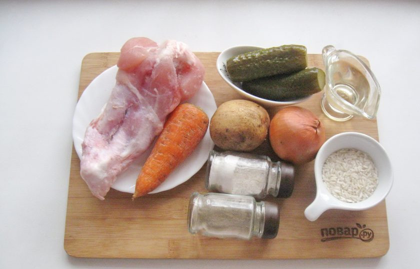 1. Этап. Рассольник с индейкой: Подготовьте все ингредиенты для приготовления рассольника.