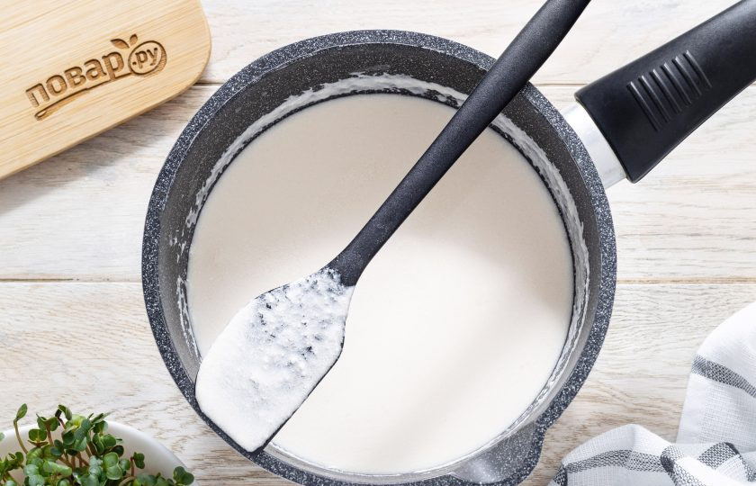 1. Этап. Сыр из арахиса: Молоко должно загустеть, стать «творожным» и комковатым.