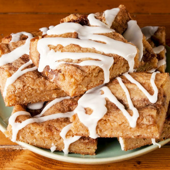 Cinnamon Roll Blondies