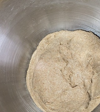 1. Этап. Полбяной хлеб с квасом: Замесить тесто, оно получается слегка липкое, лучше работать силиконовой лопаткой или мокрыми руками.