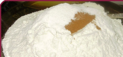 1. Этап. Кекс из смородинового варенья: 2. Отдельно смешиваем муку с разрыхлителем и корицей.