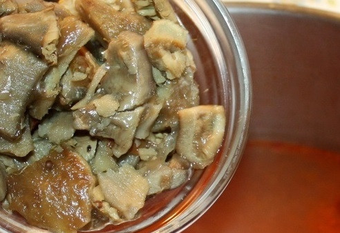 1. Этап. Солянка с креветками: 15. Грибочки.