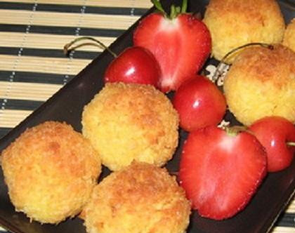 1. Этап. Печенье Кокосанка: 3. Духовку разогреваем до 190 градусов. Поставить лист с печеньем в духовку и выпекать около тридцати минут. Печенье станут красивого золотистого цвета. Украсьте блюдо с печеньем ягодами и ставьте на стол. Чай или кофе с таким печеньем – мечта любителей кокоса.