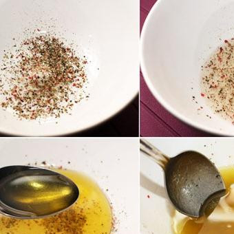 1. Этап. Салат из свеклы и лука: Готовим заправку для салата. Для этого смешиваем уксус, оливковое масло, соль и перец.