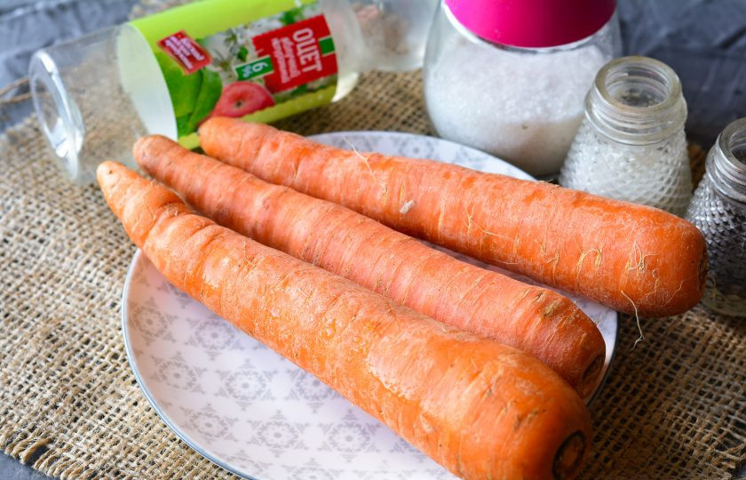 1. Этап. Консервированная морковь на зиму: Подготовьте ингредиенты для приготовления консервированной моркови на зиму.