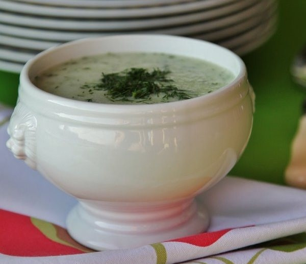 1. Этап. Холодный суп с огурцом: Затем подаем холодный суп с огурцом к столу. Приятного аппетита!
