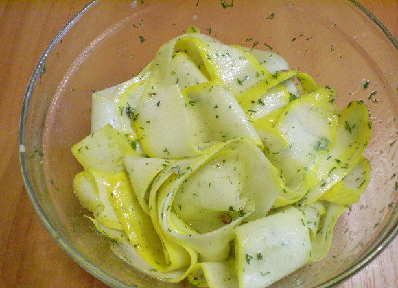 1. Этап. Быстрые маринованные кабачки: Салат готов!