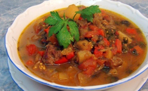 1. Этап. Аджаб сандал с мясом: Далее поднимите крышку. Оставьте аджаб сандал ещё на полчаса на огне. Дайте ему настояться. Приятного аппетита!