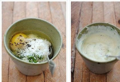 1. Этап. Инвольтини из баклажанов: 2. Приготовим начинку для рулетов. В отдельной посуде смешайте сырое яйцо, рикотту, пармезан, измельченный чеснок, нарезанный мелко базилик, соль и перец. Все это хорошо взбейте венчиком.