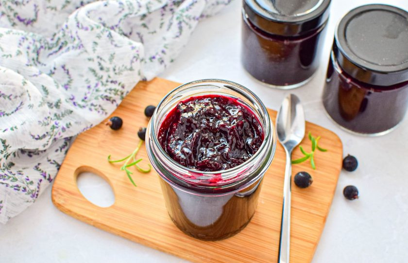 1. Этап. Конфитюр из черной смородины: Готовый конфитюр используйте по своему усмотрению.