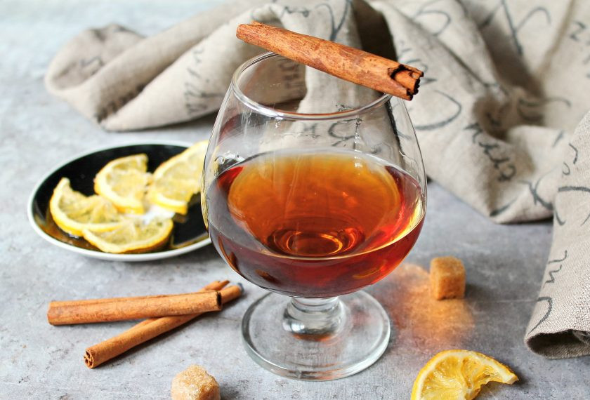 1. Этап. Коньяк с корицей в домашних условиях: Приятного употребления!