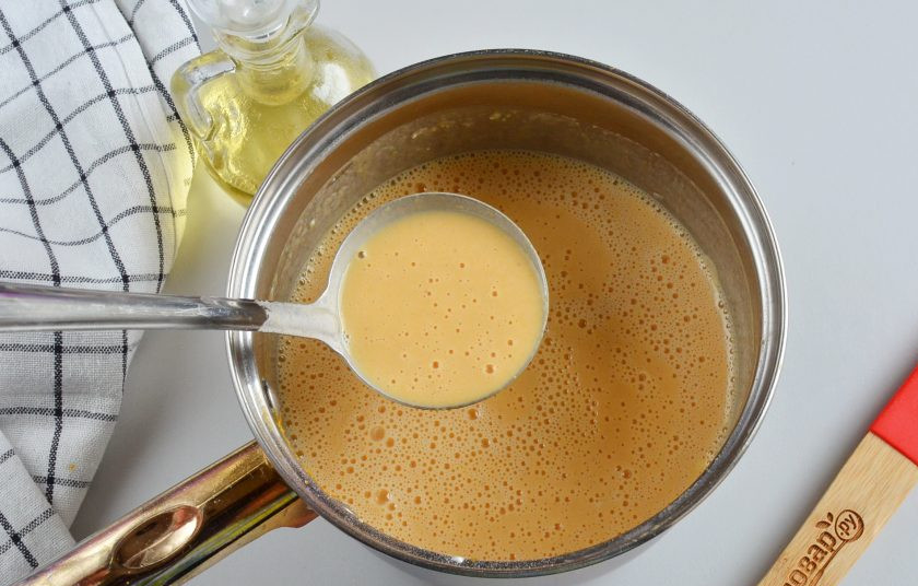 1. Этап. Блины с тыквой: Добавьте растительное масло, перемешайте. Тесто для блинов готово.