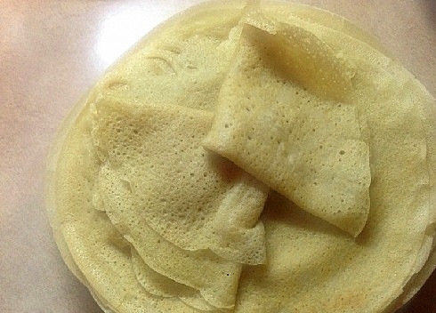 1. Этап. ПП-блины: И вот блины готовы. Получается 14 штук тонких и ажурных блинов с хрустящими краями.