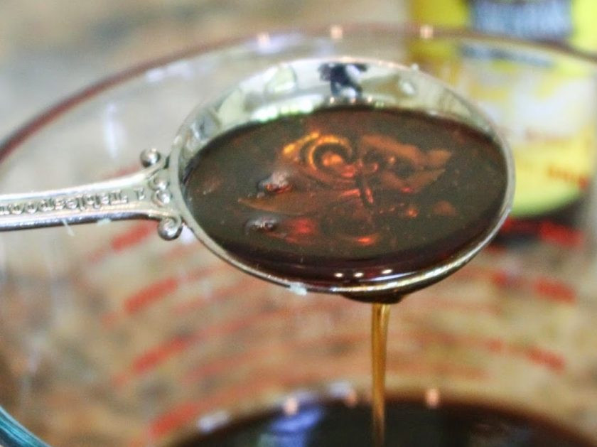 1. Этап. Шашлык гармошкой: 3. Прогрейте немного кунжутное масло и влейте его в чашу, так оно раскроет свой аромат.